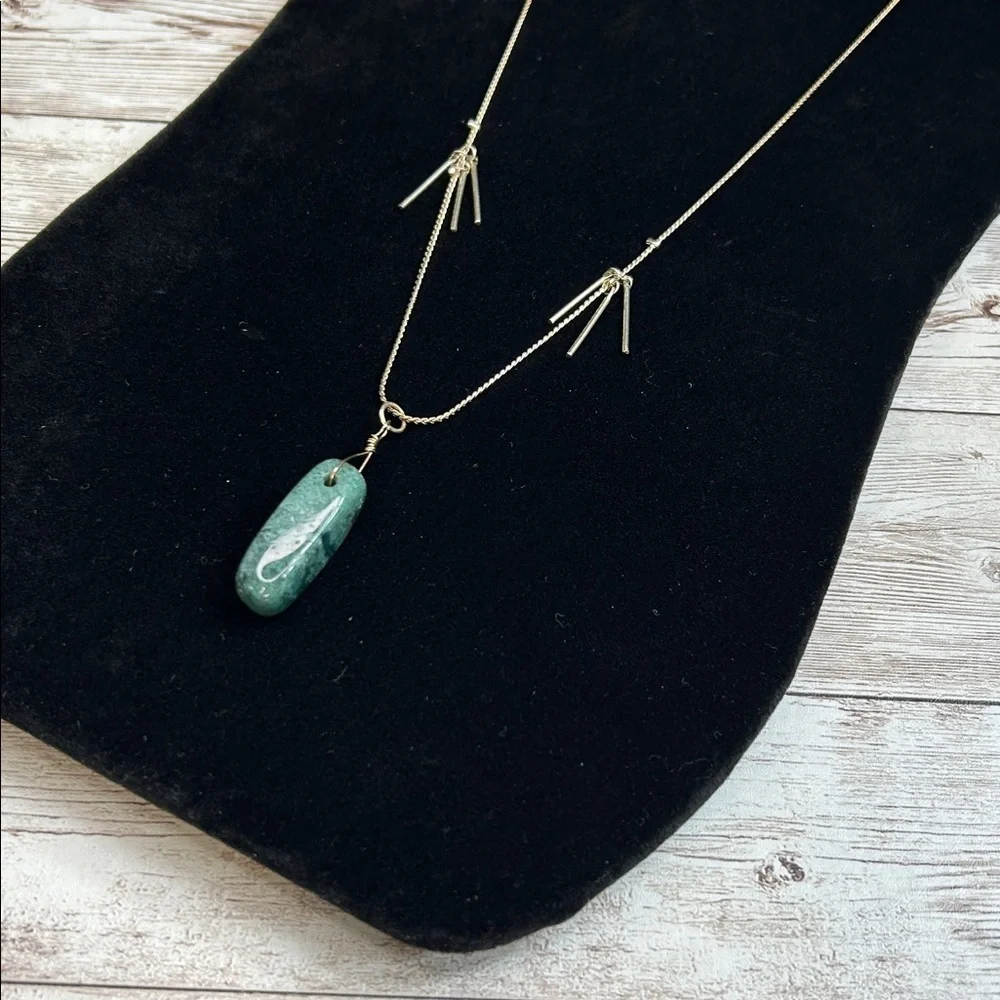Elegant Green Stone Pendant Necklace